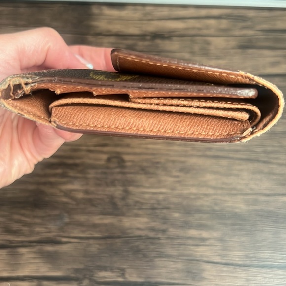 Louis Vuitton International Long Wallet - Picture 4 of 9